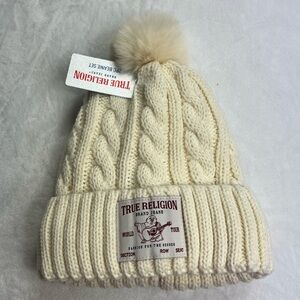 True Religion Cream Cable Knit Beanie .One size .Set of two
003